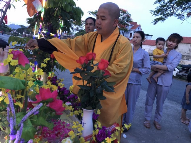 Dong Cao Pagoda granting the merit certificate to Buddhists having  the design of Lumbini garden at home.